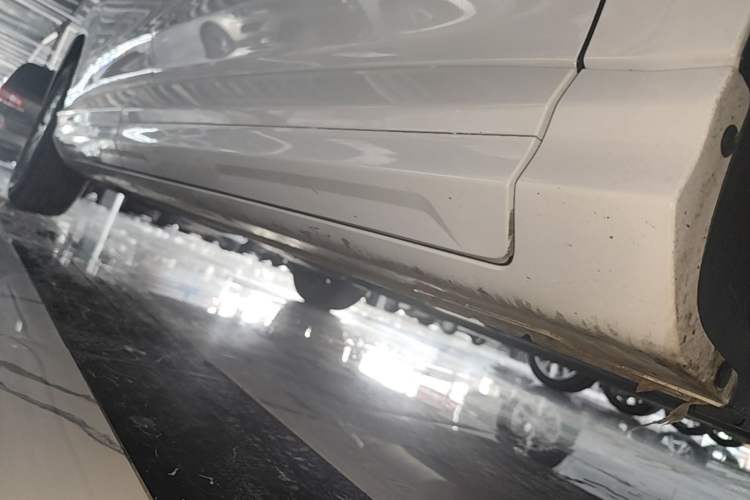 Used Hyundai Custo 2024 270TGDi LUX Prestige Edition Right Side Sill