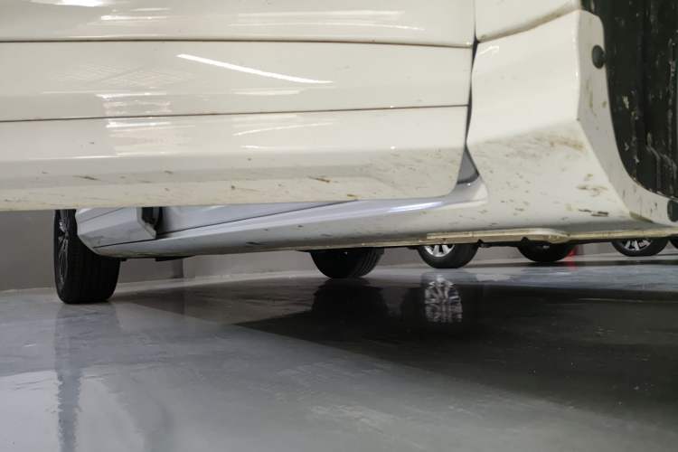 Used Hyundai Custo 2024 270TGDi LUX Prestige Edition Right Side Sill