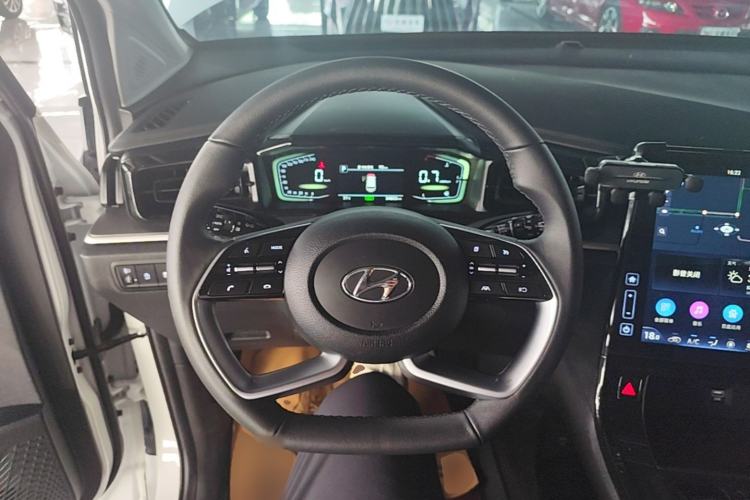 Used Hyundai Custo 2024 270TGDi LUX Prestige Edition Steering Wheel