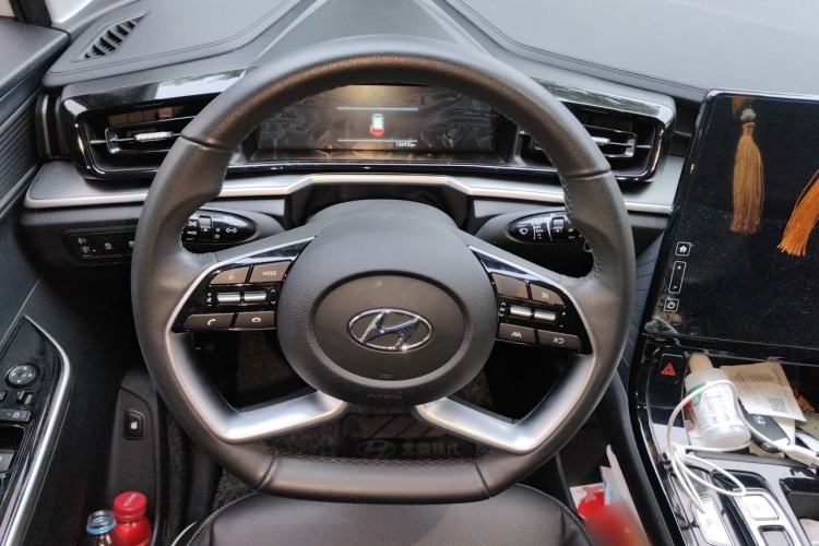 Used Hyundai Custo 2024 270TGDi LUX Prestige Edition Steering Wheel
