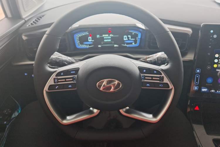 Used Hyundai Custo 2024 270TGDi LUX Prestige Edition Steering Wheel