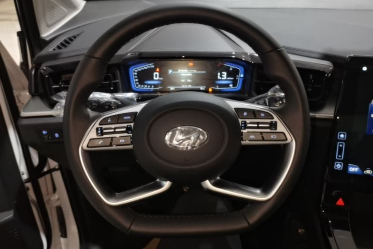 Used Hyundai Custo 2024 270TGDi LUX Prestige Edition Steering Wheel