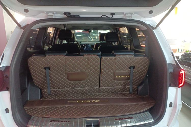 Used Hyundai Custo 2024 270TGDi LUX Prestige Edition Trunk