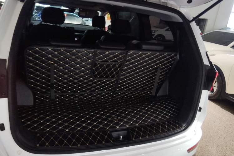 Used Hyundai Custo 2024 270TGDi LUX Prestige Edition Trunk