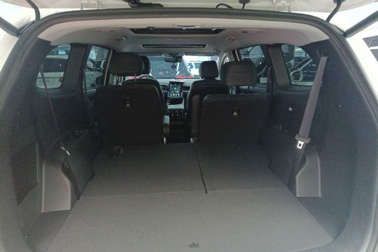 Used Hyundai Custo 2024 270TGDi LUX Prestige Edition Trunk