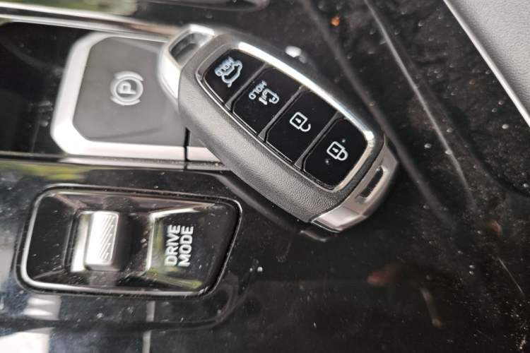 Used Hyundai Custo 2024 270TGDi LUX Prestige Edition Vehicle Key