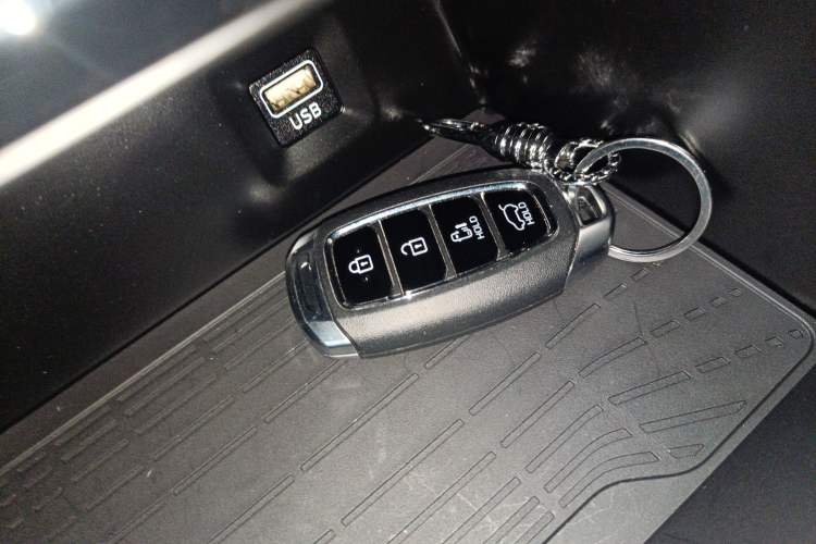 Used Hyundai Custo 2024 270TGDi LUX Prestige Edition Vehicle Key