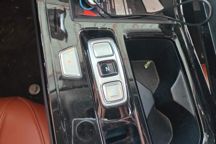 Used Hyundai Custo 2024 270TGDi LUX Prestige Edition Gear Lever