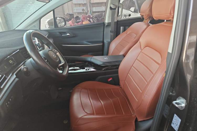 Used Hyundai Custo 2024 270TGDi LUX Prestige Edition Left Front Seat