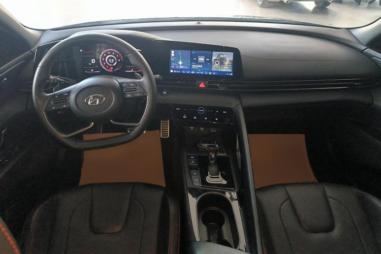 Used Hyundai Elantra 2022 240TGDi DCT LUX Prestige Edition Center Console
