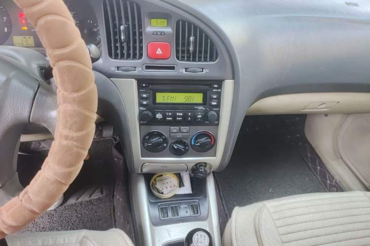 Used Hyundai Elantra 2005 1.6L Manual Luxury Model Audio And AC Panel
