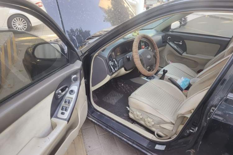 Used Hyundai Elantra 2005 1.6L Manual Luxury Model Driver Seat