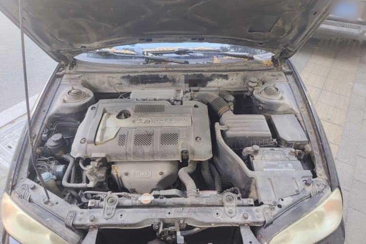 Used Hyundai Elantra 2005 1.6L Manual Luxury Model Engine Bay