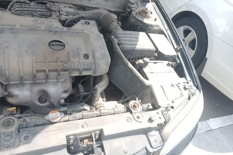 Used Hyundai Elantra 2005 1.6L Manual Standard Edition Engine Bay Left