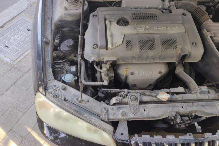 Used Hyundai Elantra 2005 1.6L Manual Luxury Model Engine Bay Right