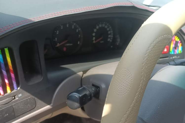 Used Hyundai Elantra 2005 1.6L Manual Standard Edition Odometer Close Up