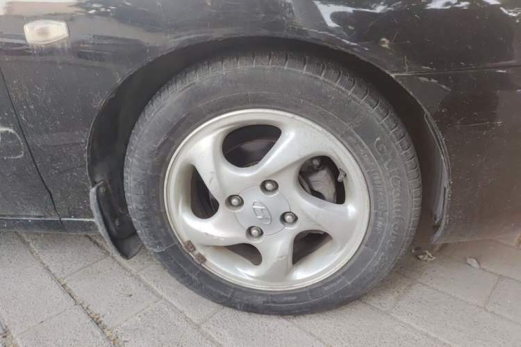 Used Hyundai Elantra 2005 1.6L Manual Luxury Model Right Front Wheel Hub