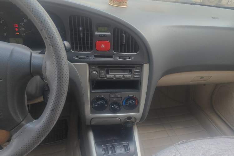 Used Hyundai Elantra 2005 1.6L Manual Luxury Model Audio And AC Panel
