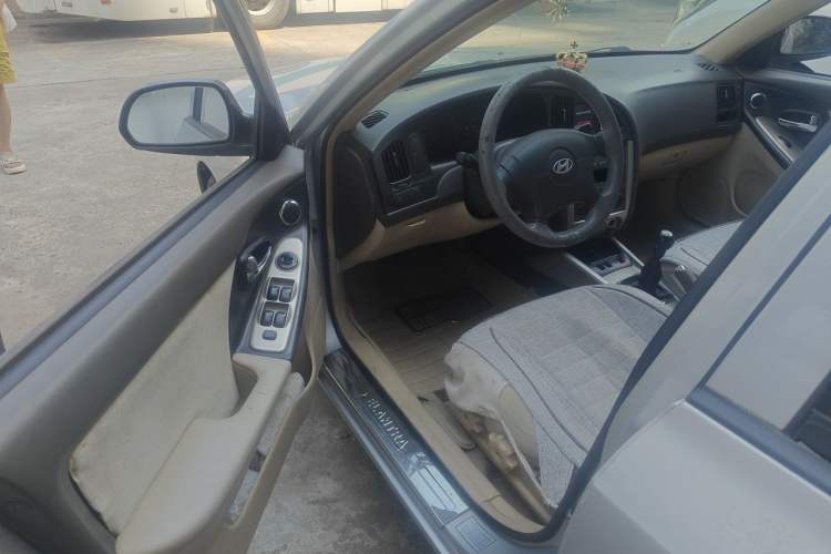 Used Hyundai Elantra 2005 1.6L Manual Luxury Model Driver Seat