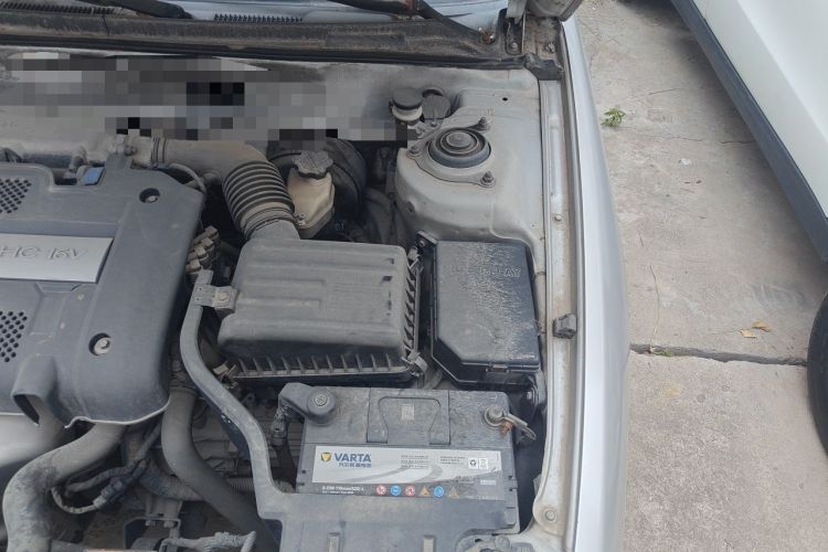 Used Hyundai Elantra 2005 1.6L Manual Luxury Model Engine Bay Left