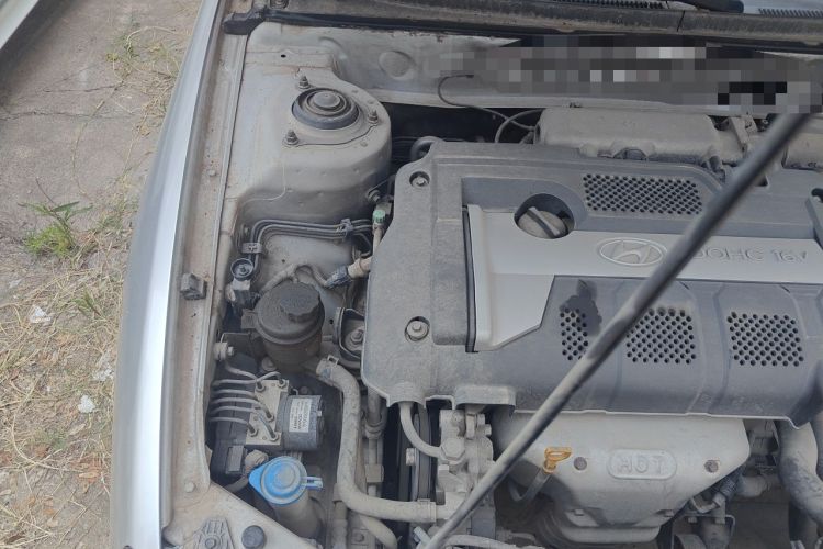 Used Hyundai Elantra 2005 1.6L Manual Luxury Model Engine Bay Right