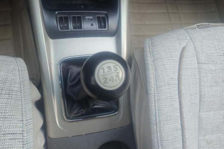 Used Hyundai Elantra 2005 1.6L Manual Luxury Model Gear Lever