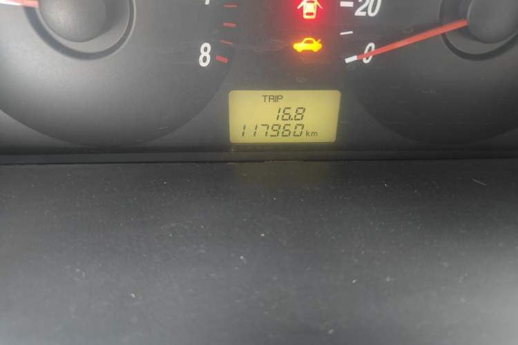Used Hyundai Elantra 2005 1.6L Manual Luxury Model Odometer Close Up