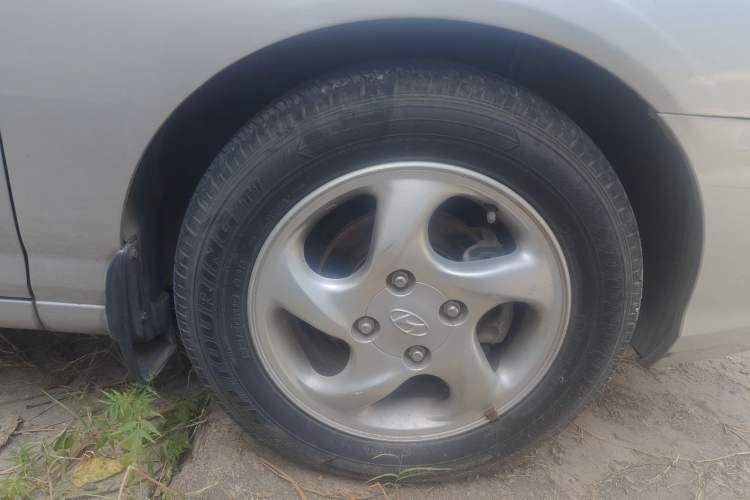 Used Hyundai Elantra 2005 1.6L Manual Luxury Model Right Front Wheel Hub