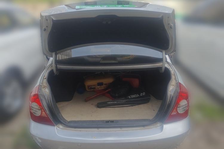 Used Hyundai Elantra 2005 1.6L Manual Luxury Model Trunk