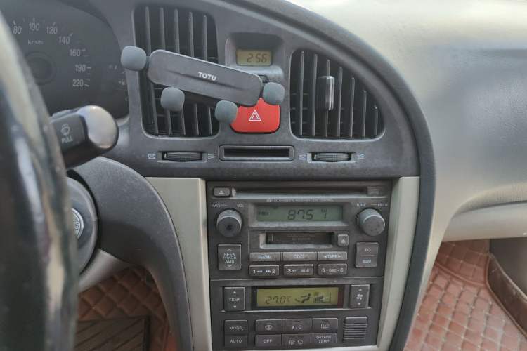 Used Hyundai Elantra 2005 1.6L Automatic Luxury Edition Audio And AC Panel
