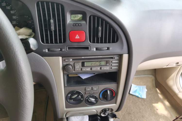 Used Hyundai Elantra 2005 1.6L Manual Luxury Model Audio And AC Panel