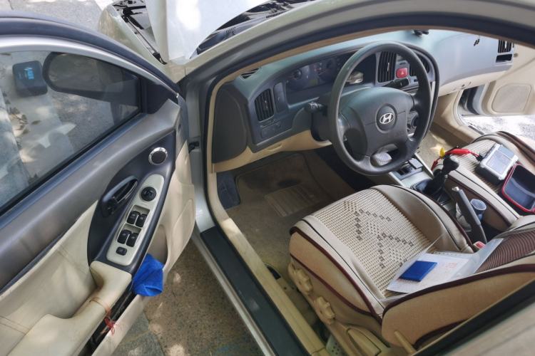 Used Hyundai Elantra 2005 1.6L Manual Luxury Model Driver Seat