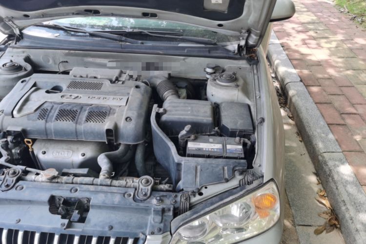 Used Hyundai Elantra 2005 1.6L Manual Luxury Model Engine Bay Left