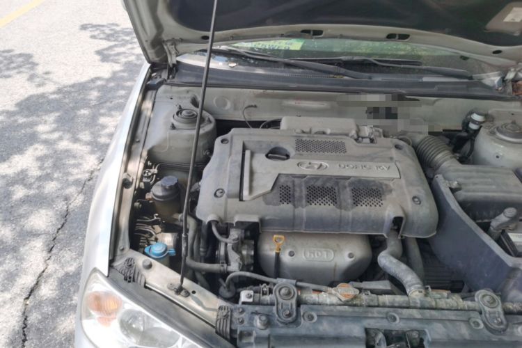 Used Hyundai Elantra 2005 1.6L Manual Luxury Model Engine Bay Right