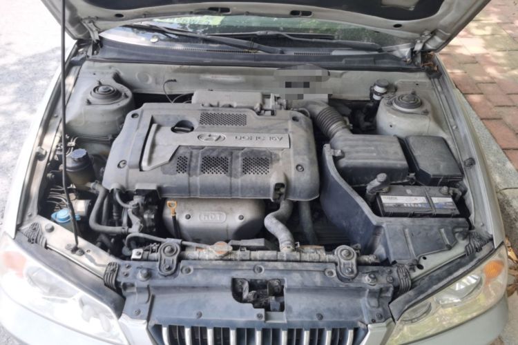 Used Hyundai Elantra 2005 1.6L Manual Luxury Model Engine Bay