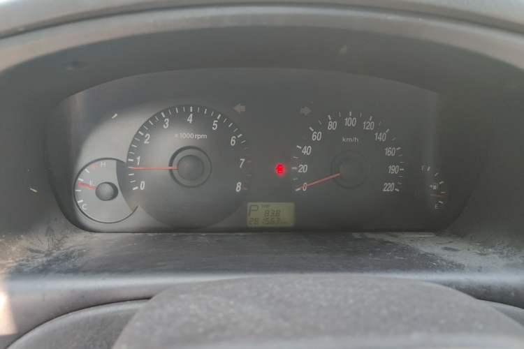 Used Hyundai Elantra 2005 1.6L Automatic Luxury Edition Odometer Close Up