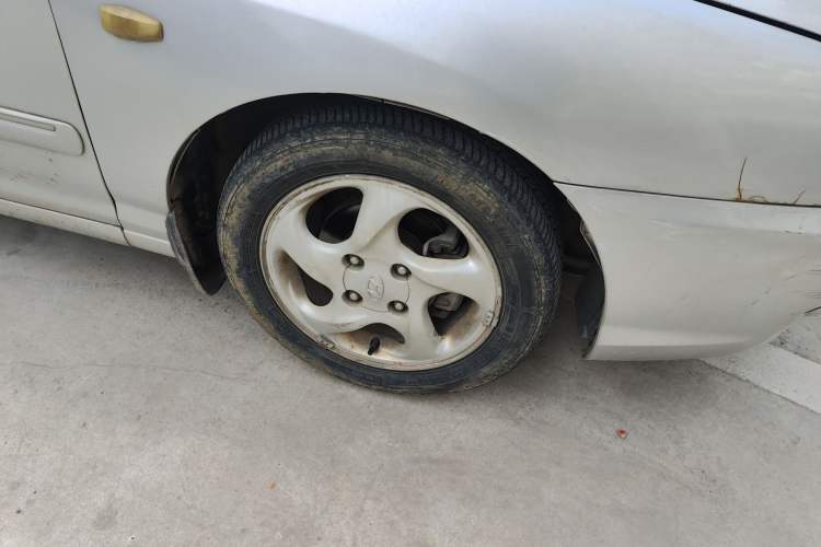 Used Hyundai Elantra 2005 1.6L Automatic Luxury Edition Right Front Wheel Hub