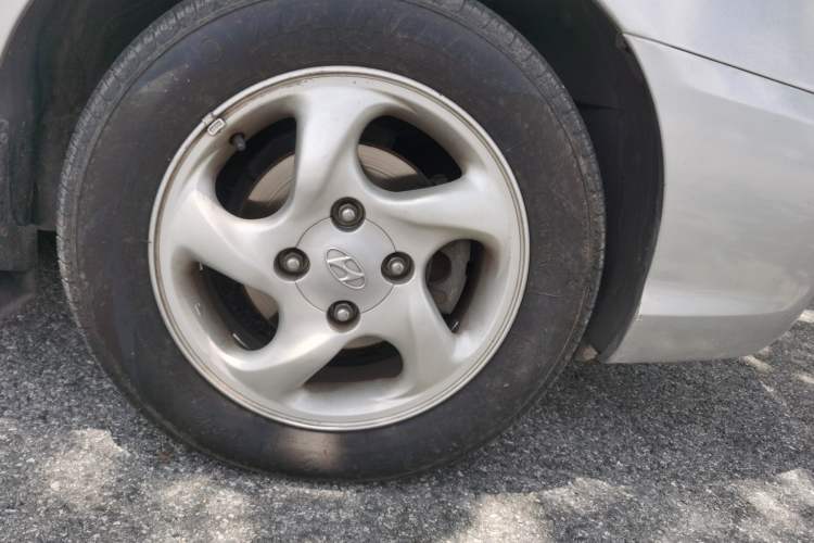 Used Hyundai Elantra 2005 1.6L Manual Luxury Model Right Front Wheel Hub