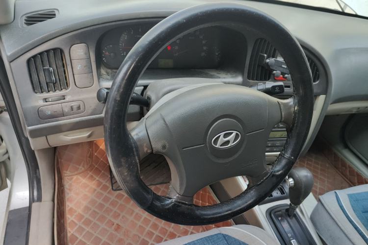 Used Hyundai Elantra 2005 1.6L Automatic Luxury Edition Steering Wheel