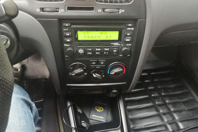 Used Hyundai Elantra 2007 1.6L Hatchback Manual Luxury Model Audio And AC Panel
