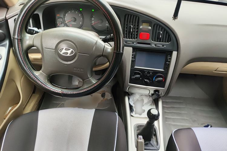Used Hyundai Elantra 2007 1.6L Manual Comfort Model Center Console