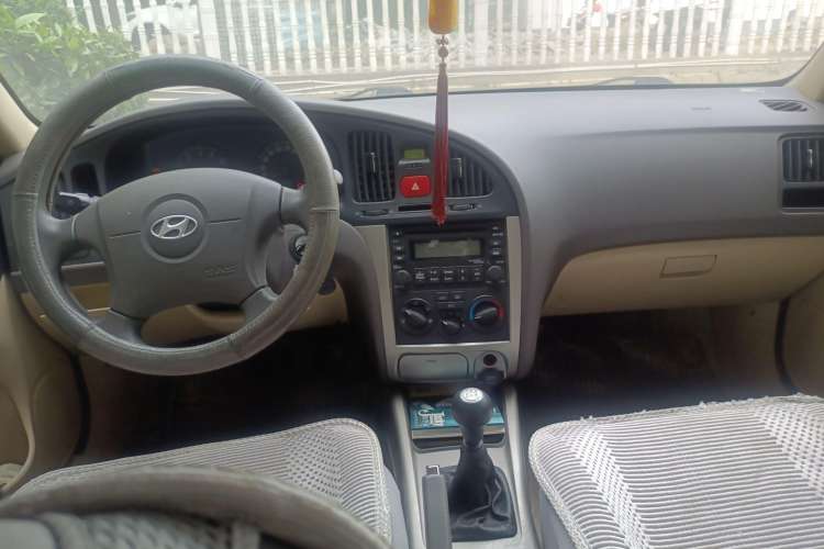Used Hyundai Elantra 2007 1.6L Manual Comfort Model Center Console