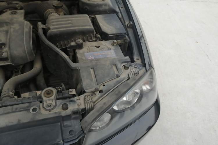 Used Hyundai Elantra 2007 1.6L Hatchback Manual Luxury Model Engine Bay Left