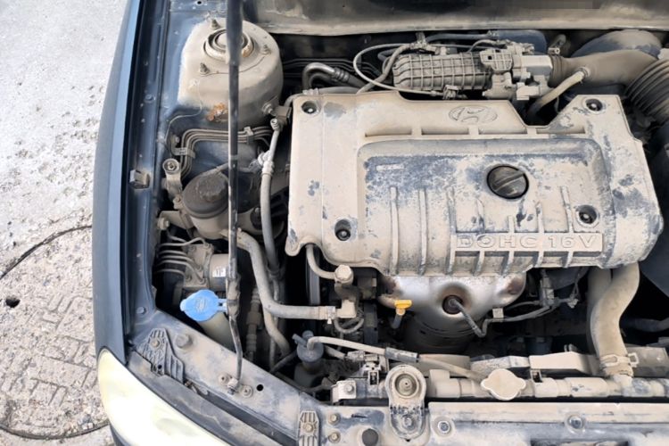 Used Hyundai Elantra 2007 1.6L Manual Comfort Model Engine Bay Right