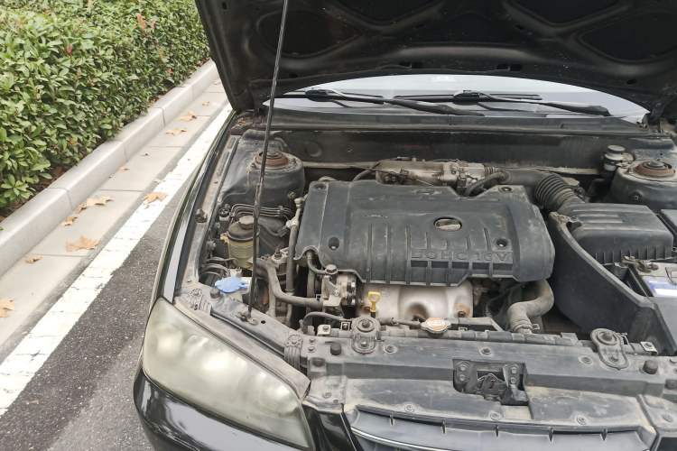 Used Hyundai Elantra 2007 1.6L Hatchback Manual Luxury Model Engine Bay Right