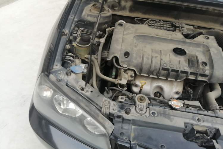 Used Hyundai Elantra 2007 1.6L Hatchback Manual Luxury Model Engine Bay Right