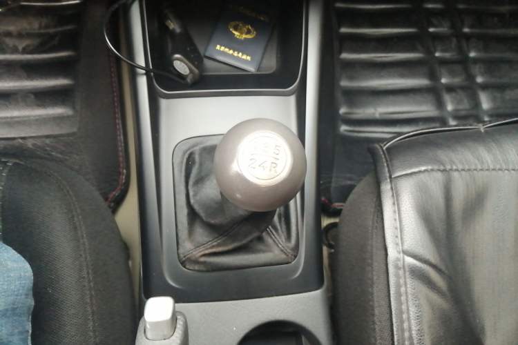 Used Hyundai Elantra 2007 1.6L Hatchback Manual Luxury Model Gear Lever