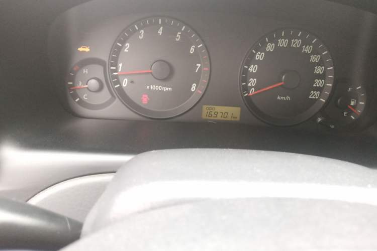Used Hyundai Elantra 2007 1.6L Hatchback Manual Luxury Model Odometer Close Up