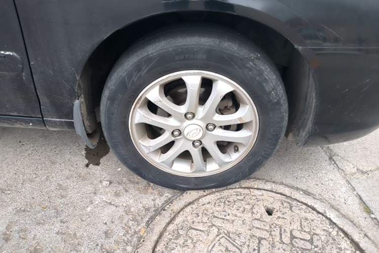 Used Hyundai Elantra 2007 1.6L Manual Comfort Model Right Front Wheel Hub