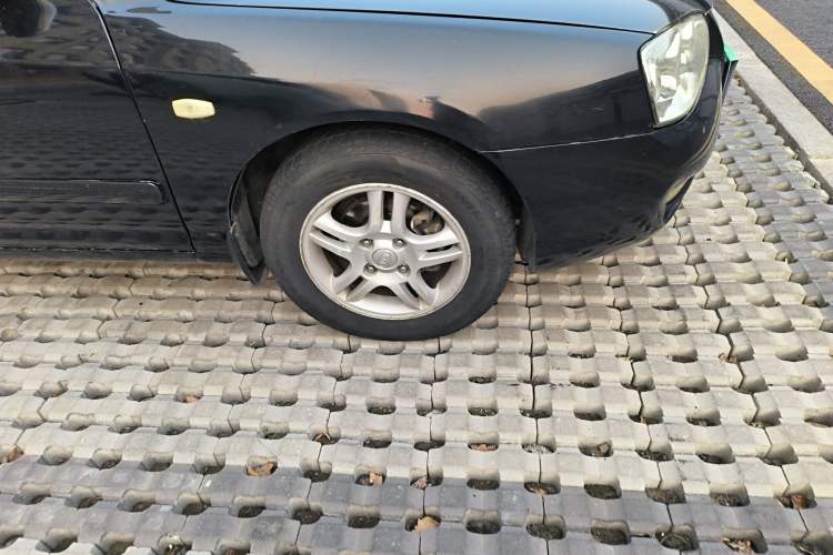 Used Hyundai Elantra 2007 1.6L Automatic Comfort Edition Right Front Wheel Hub